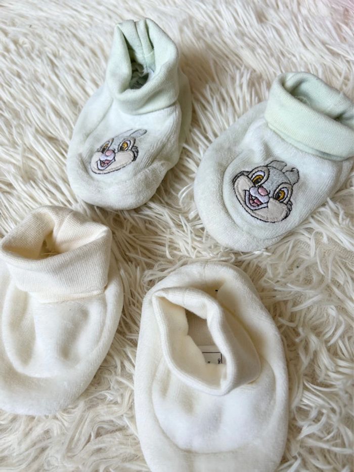 Lot 2 paires de chaussons en velours taille 6 mois - disney - photo numéro 2