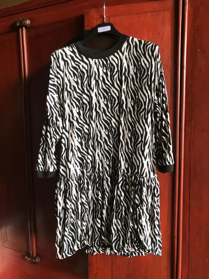 Zara robe vestido noir et blanche. Taille M