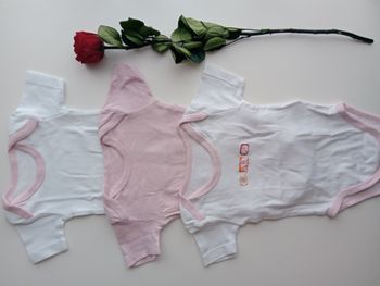 Lot de 3 bodys 9 mois