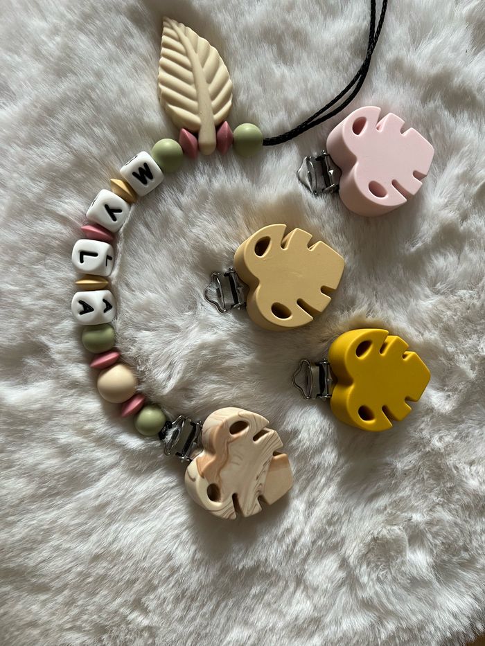 Attache tétine personnalisé feuilles