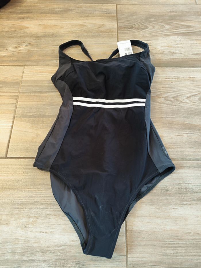 Maillot de bain une pièce noir rayé blanc haut avec armatures Rosa Faia Taille 40