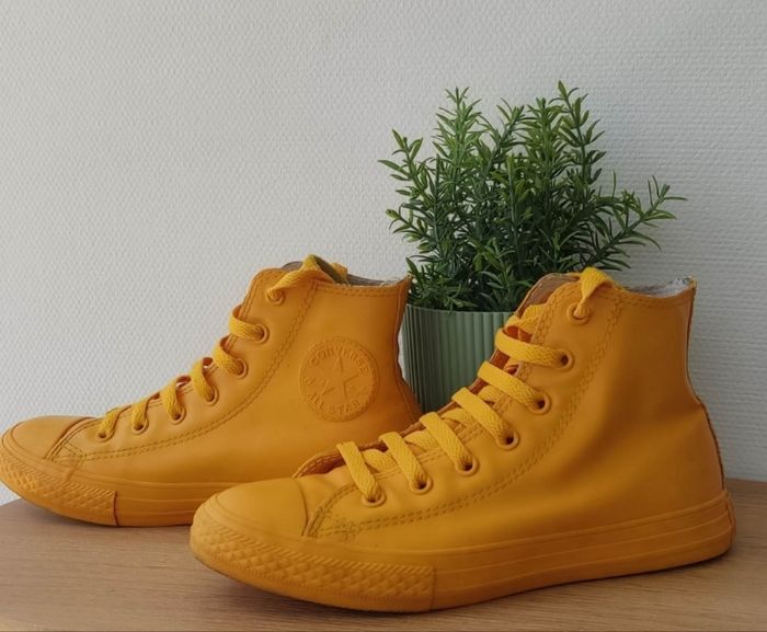 Converse All Star Chuck Taylor jaune pvc  taille 34 - photo numéro 2