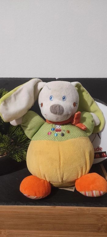 peluche Mots d'enfants Boîte à musique lapin jaune vert orange chat balle écharpe
