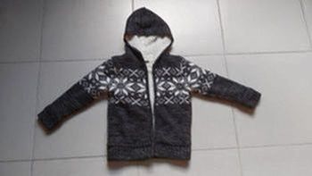 Gilet zippé à capuche molletonné 8 ans