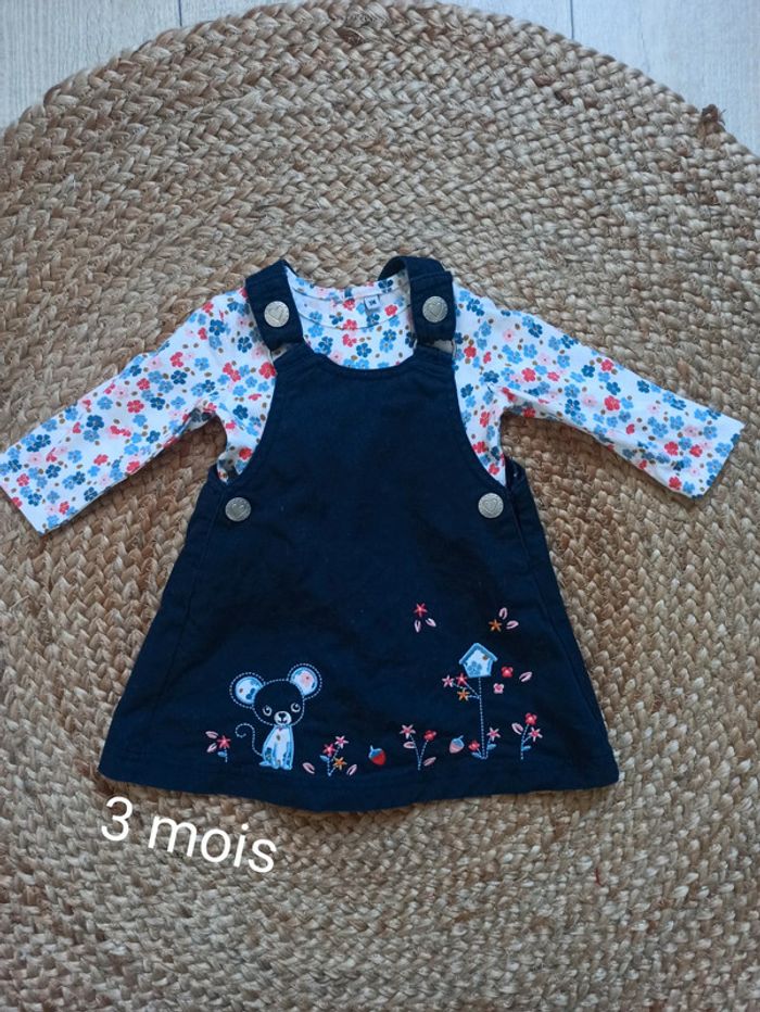 Robe salopette  fleure taille 3 mois