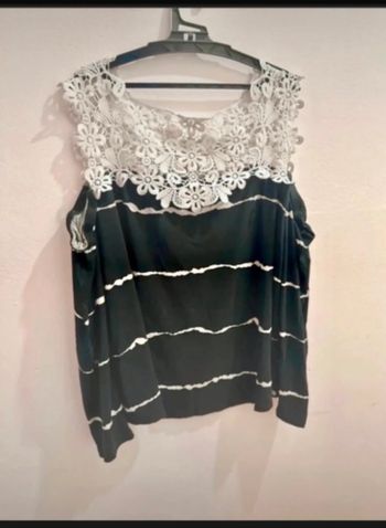 Jolie top dénudé taille 1XL💐