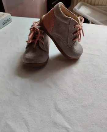 Chaussures grises et rose à lacets fille taille 21 gemo