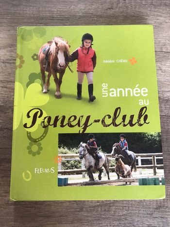 Livre « Une année au poney-club » Éditions Fleurus