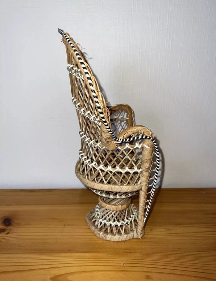 Chaise Emmanuelle / fauteuil Emmanuelle en rotin pour poupée - photo numéro 3