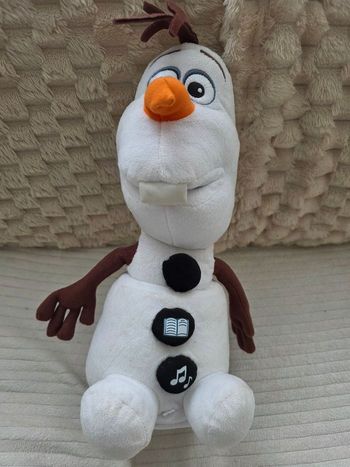 Peluche olaf  qui bouge chante et raconte  des histoires