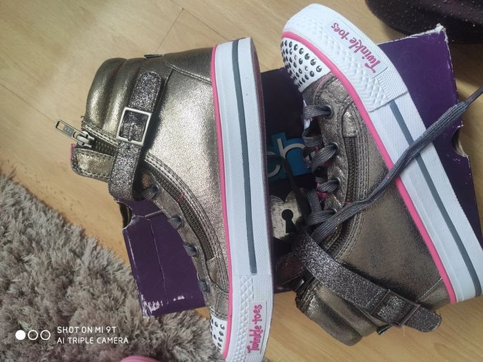 Chaussures sneakers Skechers lumineuses 36 - photo numéro 2