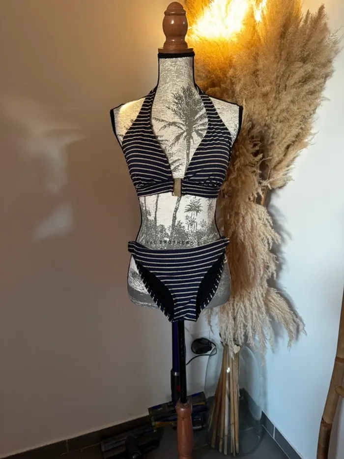 Bikini bleu marine rayé doré