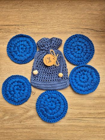 Disques démaquillants lavables et leur poncho de rangement 