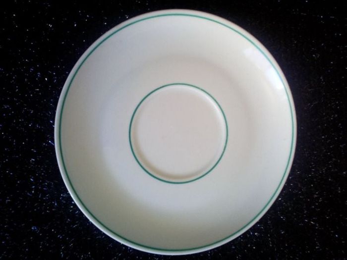 assiette blanche en porcelaine * prix 3e * kiki60230