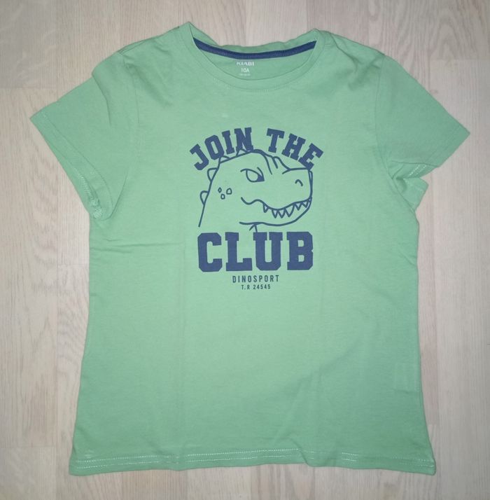Tee-shirt vert clair motif dinosaure Kiabi 
T. 10 ans