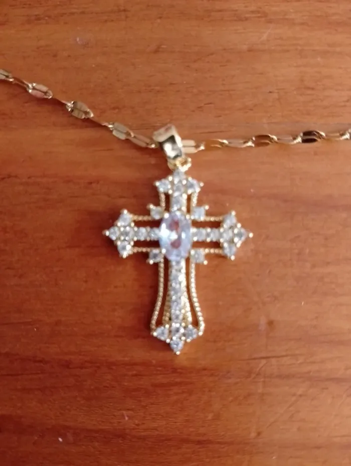 Chaîne avec croix