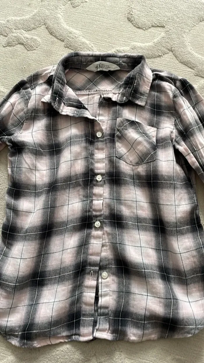 Chemise à carreaux H&M – Fille 9-10 ans – Tendance casual - photo numéro 2