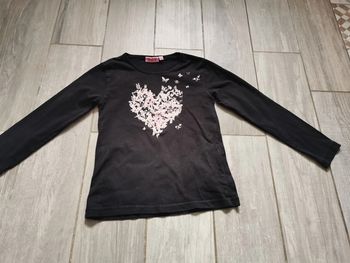 T-shirt manches longues noir cœur papillons roses NKY