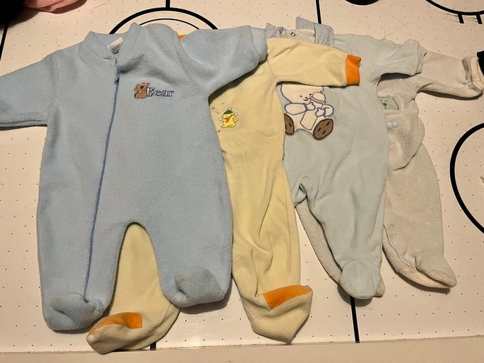 Lot de pyjamas - photo numéro 2