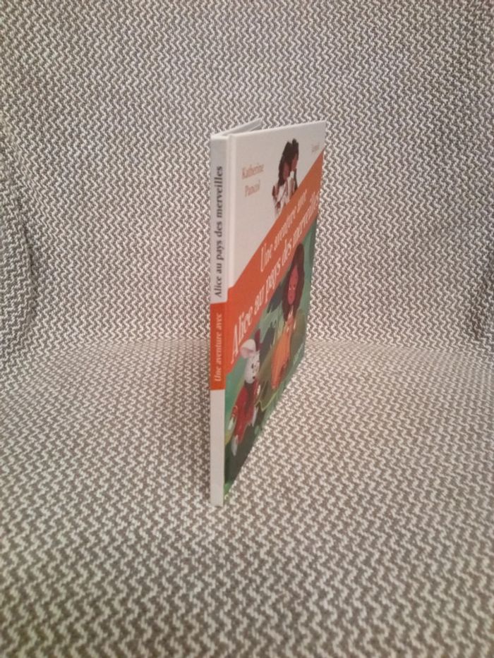 Une aventure avec Alice au pays des merveilles/série Au Pays des Livres - Hachette Jeunesse - photo numéro 7