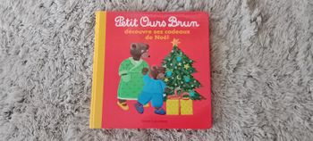 Livre Petit Ours Brun découvre ses cadeaux de Noël
