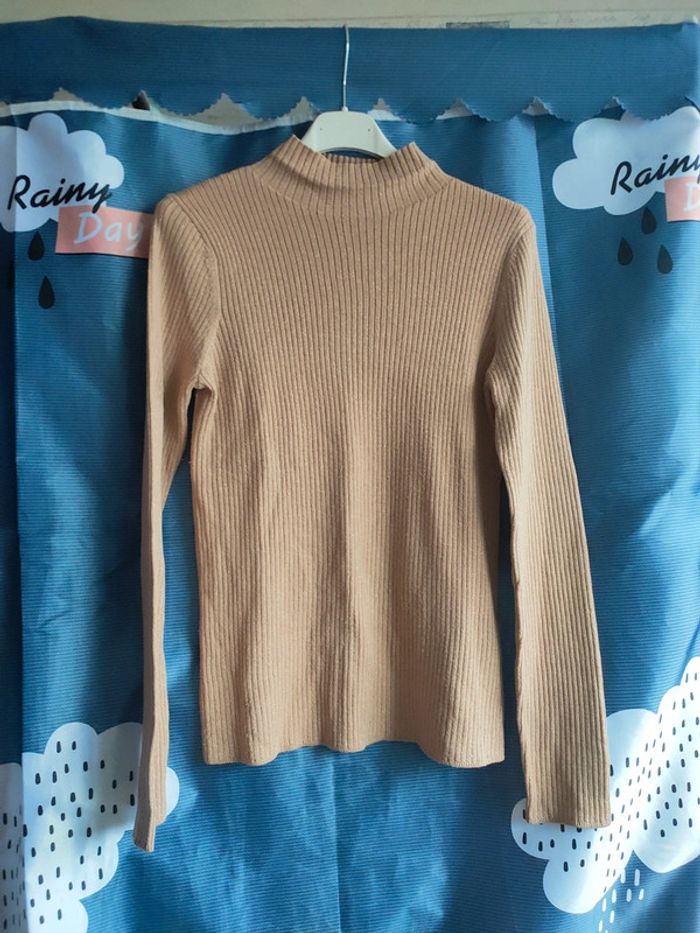 Le haut col roulé en pull Uniqlo