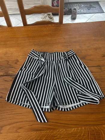 Short à rayures