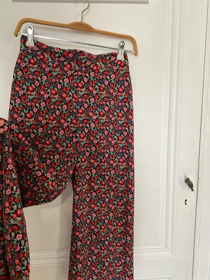 Pantalon fluide à fleurs Kiabi taille 34 - photo numéro 2