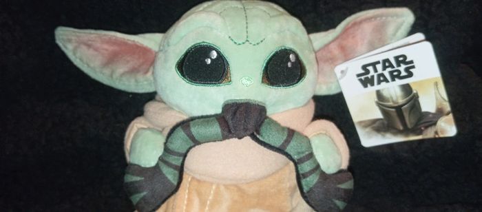 Belle Peluche Rare et Neuve Bébé Yoda Stars Wars grenouille Sorgan Disney Officiel - photo numéro 3