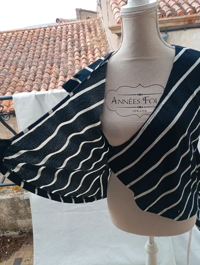 Haut Camaïeu cache-cœur rayé noir et blanc taille M - photo numéro 4