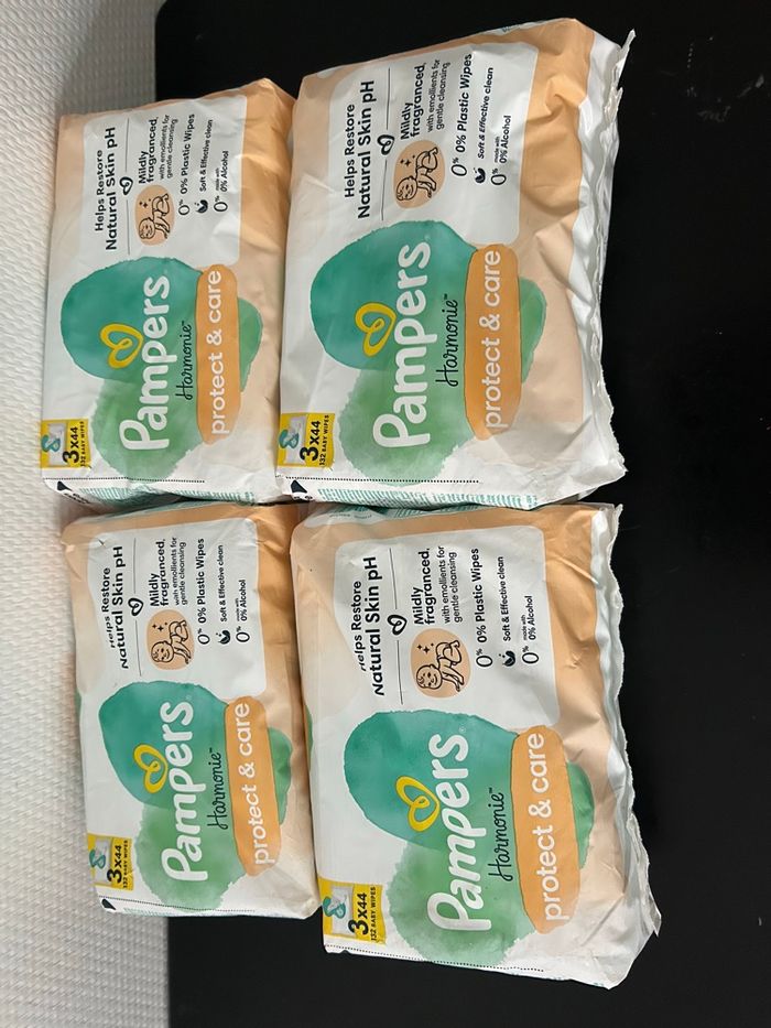Lot de 12 paquets de 44 lingettes  Pampers NEUF - photo numéro 3