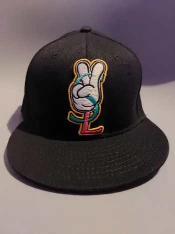 Casquette snapback noire peace