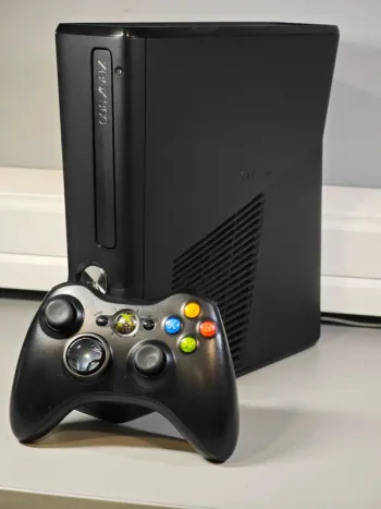 Console XBox 360 Slim / 4Go/ Manette/ Garanti 1 an
