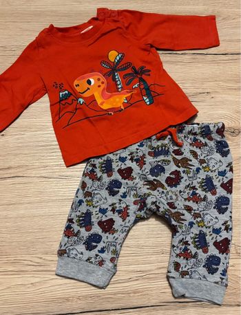 Ensemble T-shirt manches longues et pantalon dinosaures 3 mois