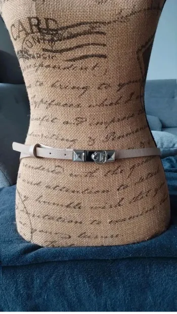 Ceinture beige boucle  rectangulaire argenté  85  cm