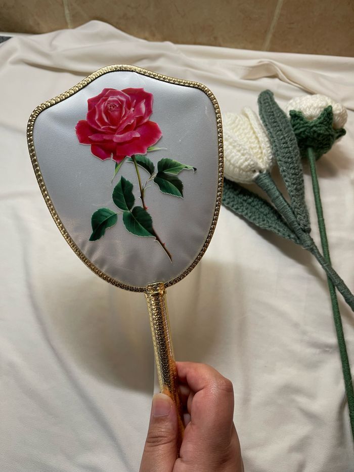 Miroir à main vintage doré avec rose - photo numéro 2