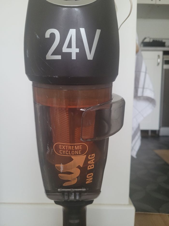 Aspirateur balai sans fil et sans sac - photo numéro 3