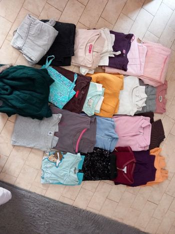 Lot vêtements divers (12 ans)
