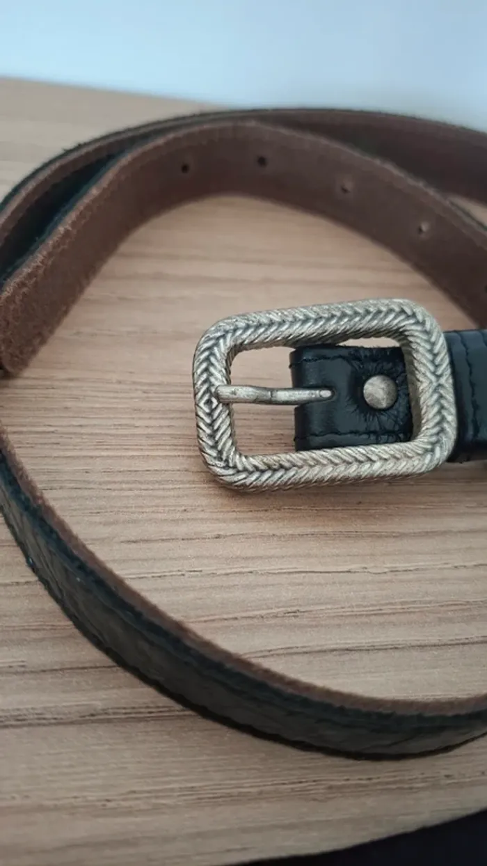 Ceinture Yolete cuir vernis véritable et boucle argentée - etat neuf 75cm - photo numéro 5