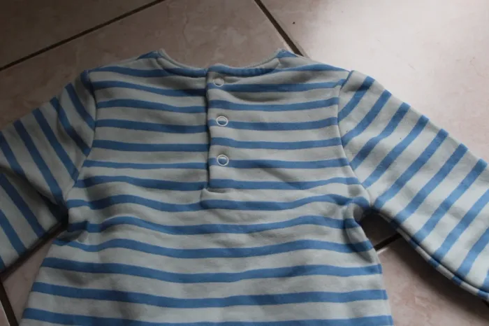 ensemble 3 pièces jean t shirt et pull taille 6 mois - photo numéro 5