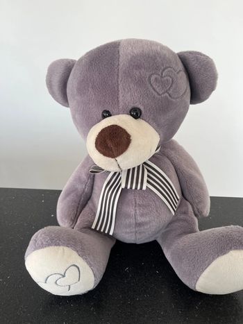 Peluche doudou ours gris cœur