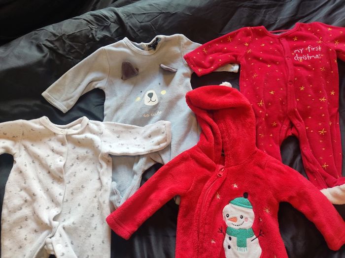 Énorme lot + de 80 vêtements, 1 mois,3 mois,6 et 9 mois - photo numéro 11