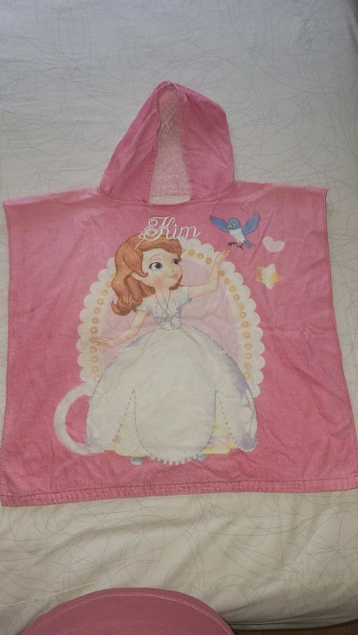 Cape de bain brodé Kim