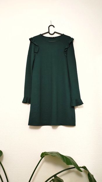 Robe épaisse volant épaule manche en très bon état taille s hiver chaud