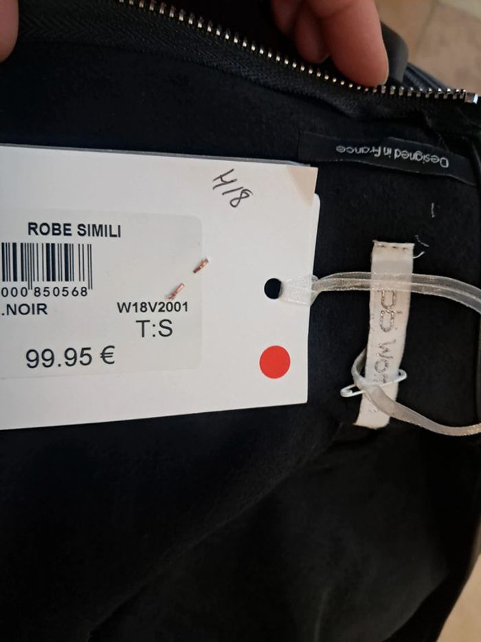 Les petites bombes robe simili noire T.36 neuve - photo numéro 12