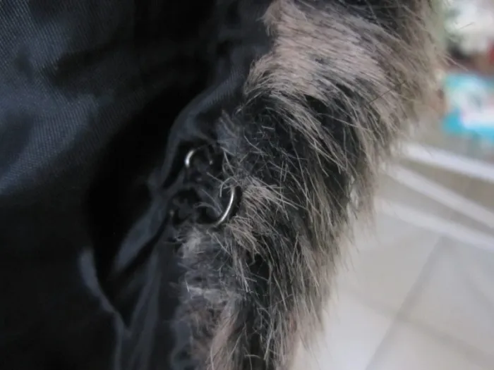 Veste fausse fourrure sans manches manches gris/marron taille 10 ans - photo numéro 4