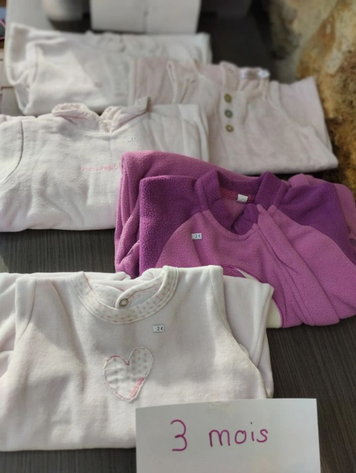 lot de 4 pyjamas 3 mois fille et 1 surpyjama
