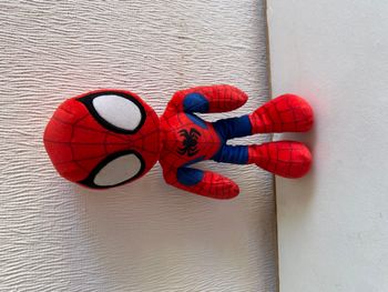 peluche spiderman