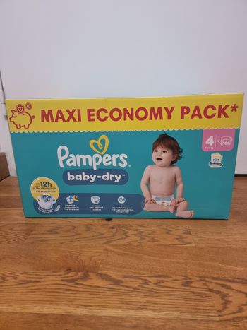 108 couches Pampers taille 4