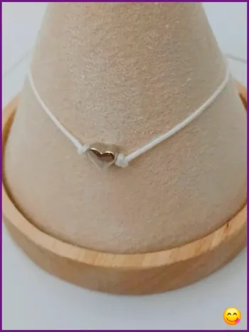 Bracelet cordon blanc cœur tendance coloré été